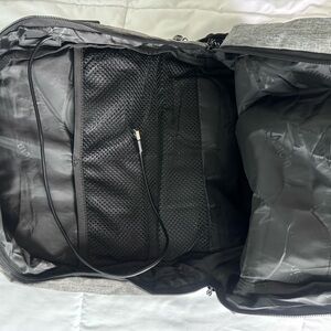 Men's Gray Everyday Tech Backpack with USB Charging Port